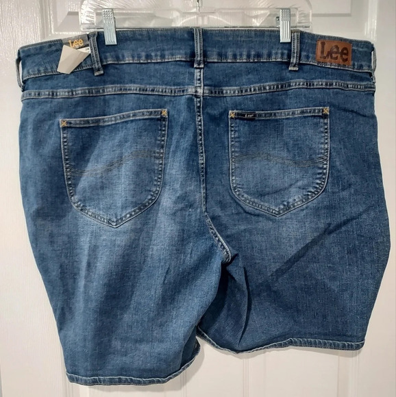 NWT Lee Medium Wash Denim Regular Fit Mid Rise Bermuda Shorts in Size 24W - Picture 6 of 10